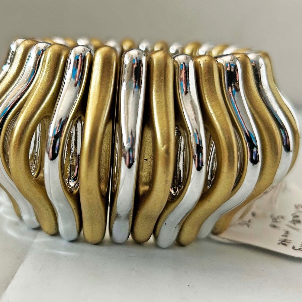 BRACELET, PLASTIC, CONTEMPORARY CURVED SHINY SILVER-TONE AND OPAQUE GOLD-TONE,